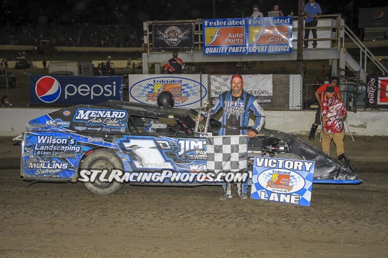 Dean Hoffman captures UMP Modified win at Federated Auto Parts Raceway at I-55